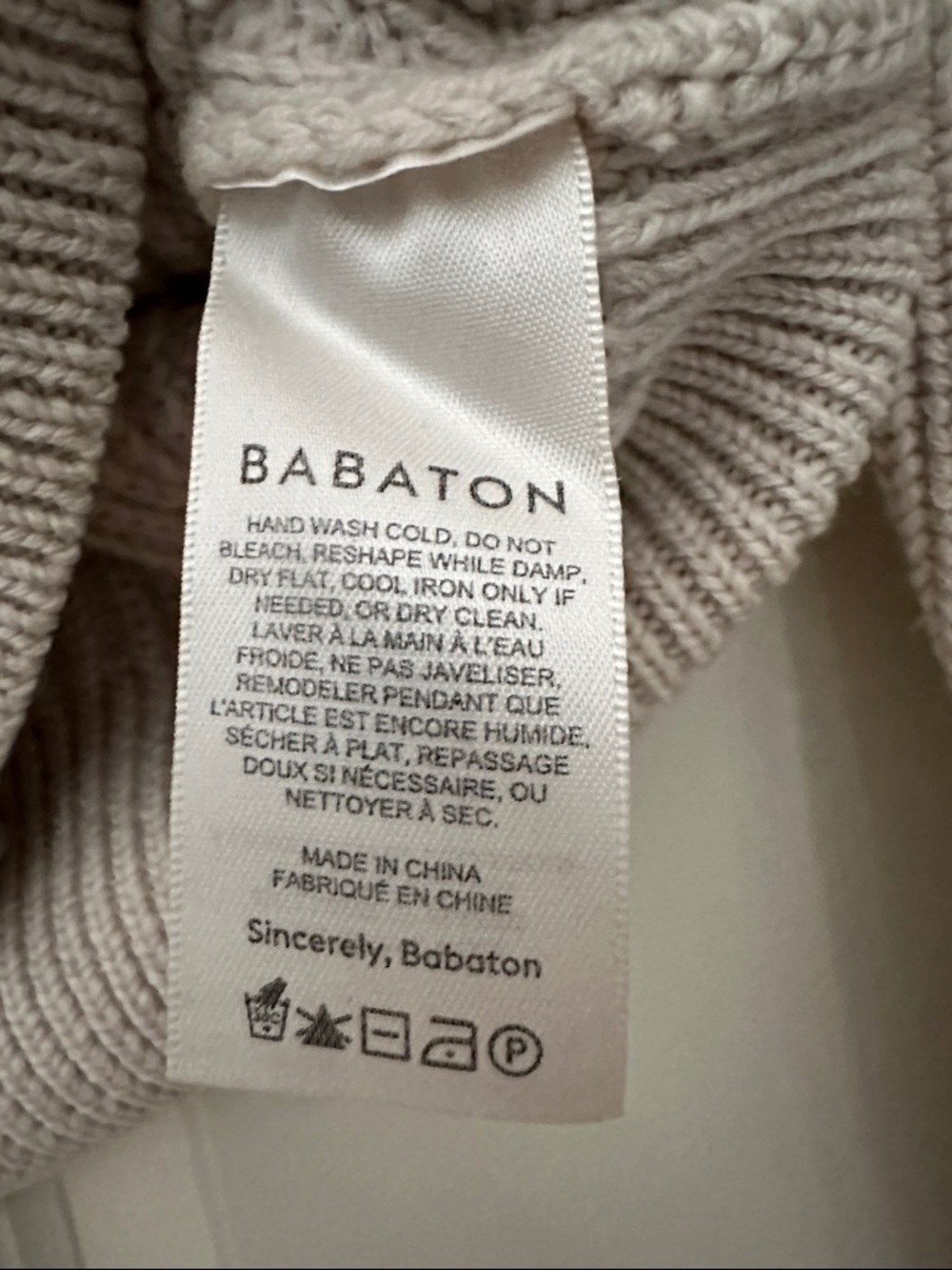 Aritzia Babaton Canberra 100% Merino Wool Cropped V‑Neck Button Cardigan Cream - Picture 8 of 9